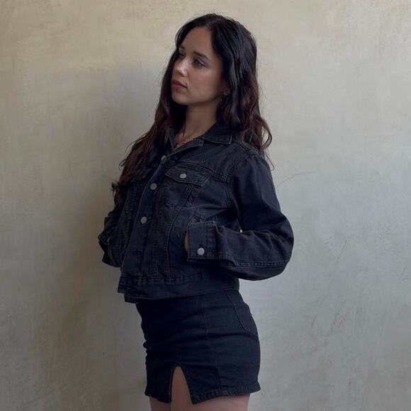 Black button up denim jacket key - Picture 4 of 5